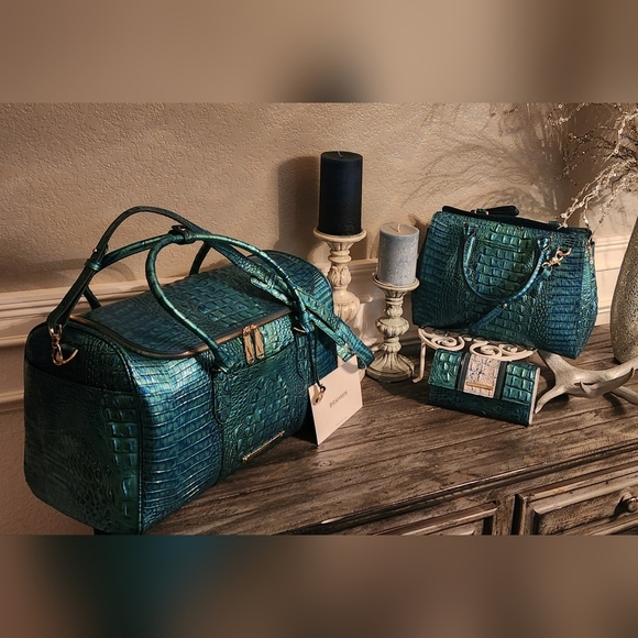 Brahmin overnight bag with hand/crossbody bag and wallet - Picture 1 of 16